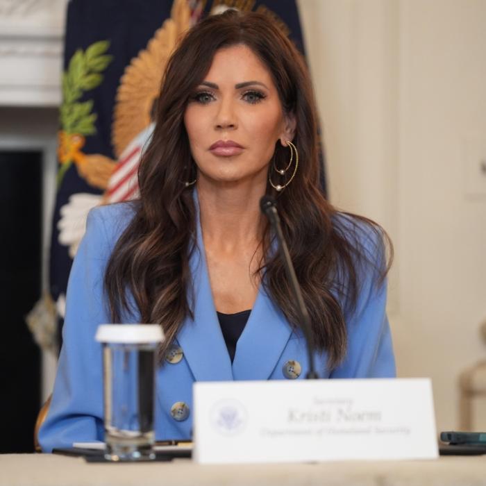 Trumps Ministerin in Bedrängnis - Sprecherin verbreitet illegal Informationen