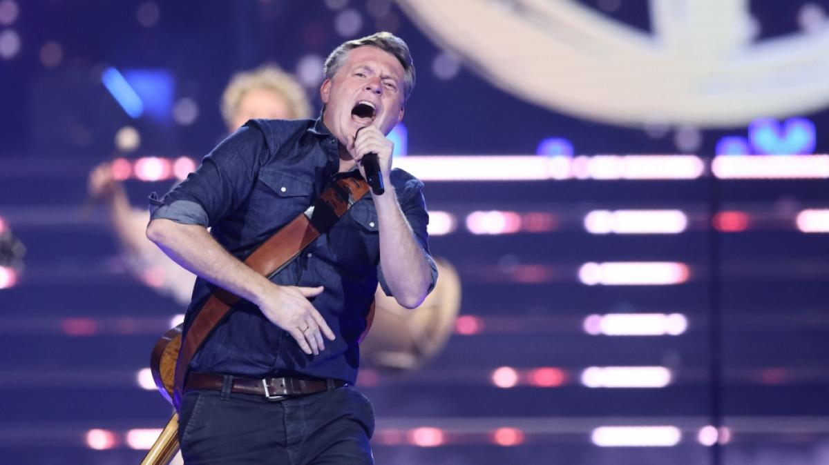Jimmy Kelly performt auf der B&uuml;hne. (Foto)