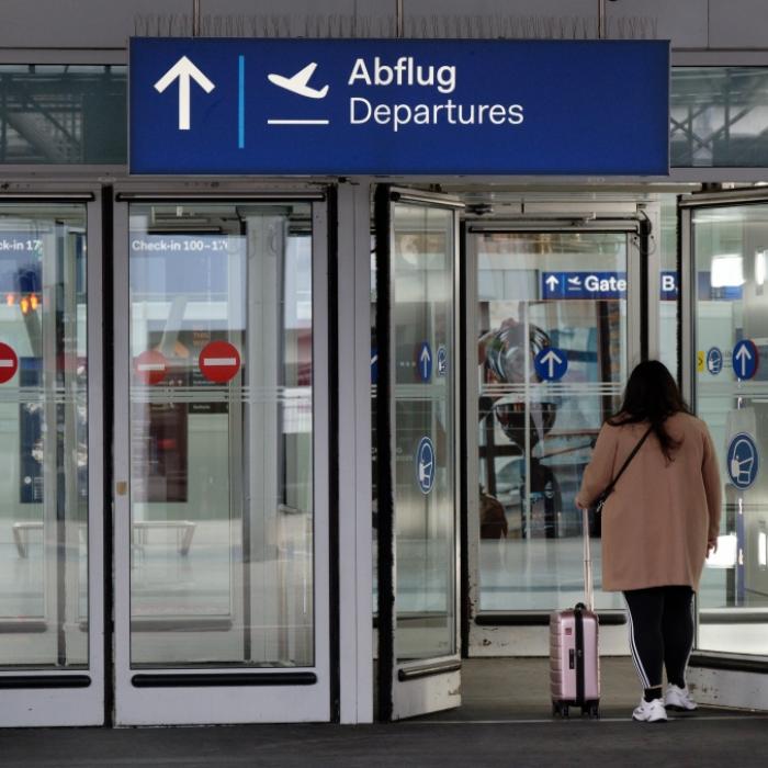 Messerattacke am Flughafen! 1 Verletzter, Täter flüchtig