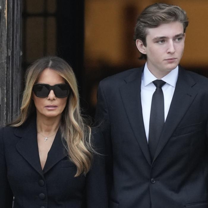 Ein Schatten ihrer selbst! First Lady ausgemergelt bei Beerdigung ihrer Mutter