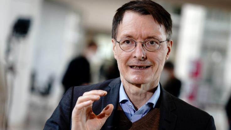 Karl Lauterbach sieht Öffnungen für Geimpfte und Genesene kritisch.