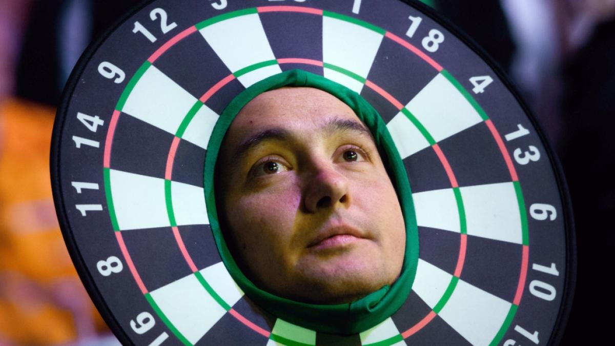 Ob mit oder ohne Kost&uuml;mierung: Darts-Fans in aller Welt k&ouml;nnen die PDC Premier League, die UK Open oder die Darts-WM im Dezember kaum erwarten. (Foto)