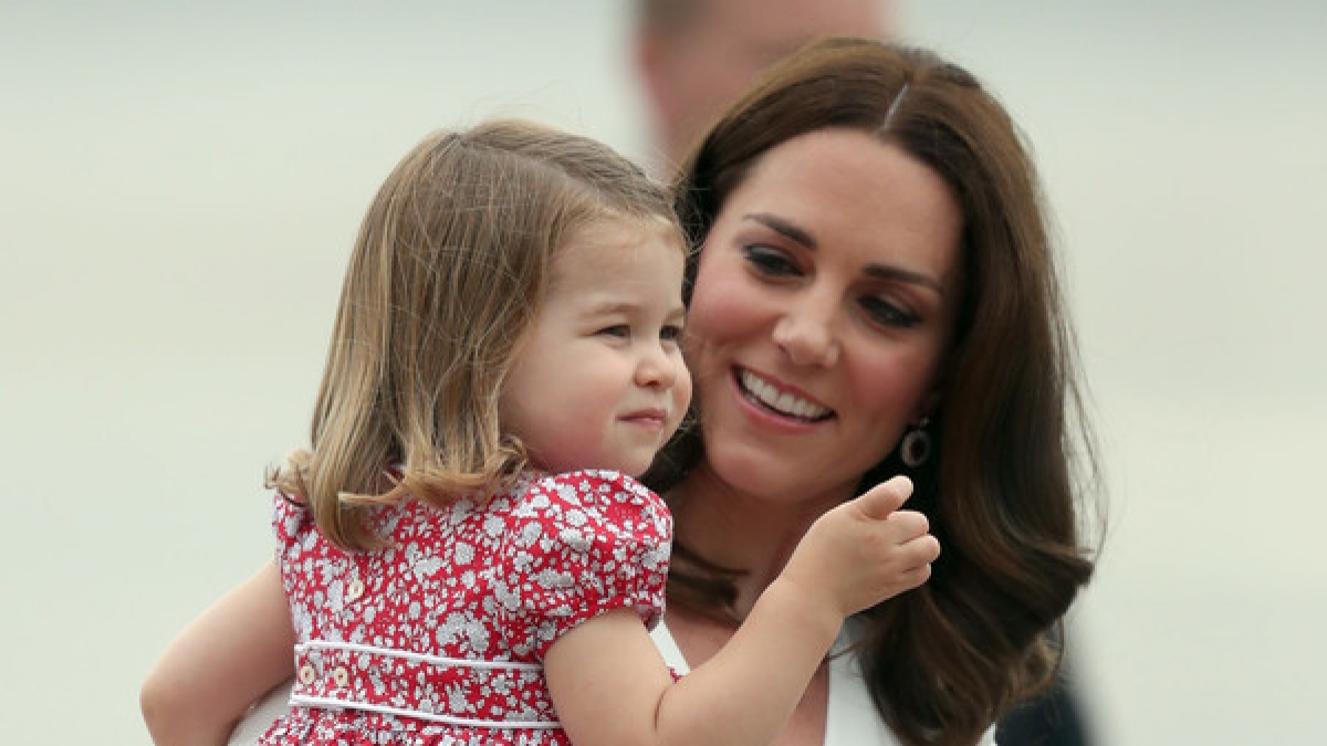 Kate Middleton und Tochter Charlotte beim Besuch in Polen: Danach ging es f&uuml;r die Royal-Familie am 19. Juli nach Deutschland. (Foto)