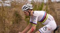 Tadej Pogacar ist nach seinem Sturz beim Strade Bianche gezeichnet. Er konnte das Eintagesrennen trotzdem gewinnen.