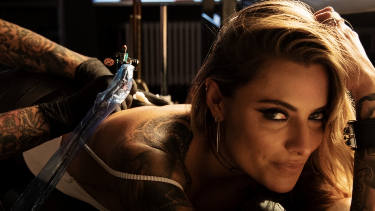 L&auml;sst sich wieder stechen: Sophia Thomalla. (Foto)
