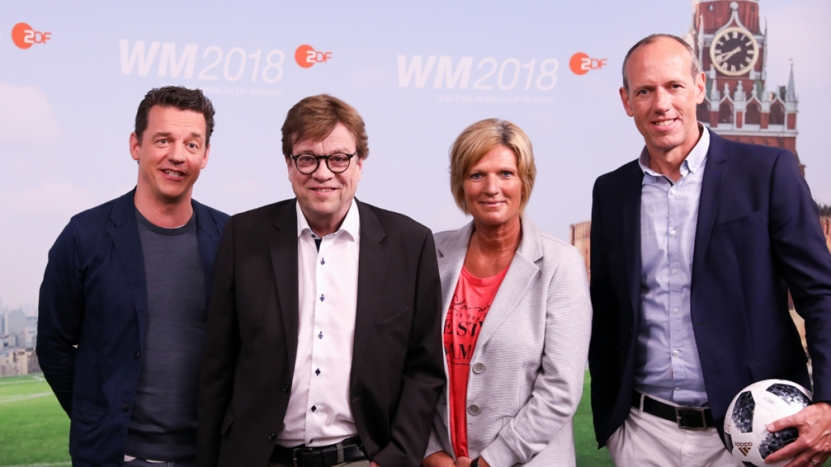 Gemeinsam mit Oliver Schmidt, Bela Rethy und Martin Schneider &uuml;bernahm Claudia Neumann die ZDF-Berichterstattung von der Fu&szlig;ball-WM 2018. (Foto)