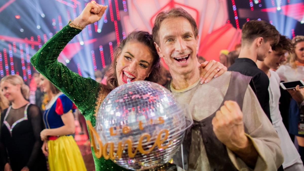 Diesem Duo flogen die Sympathien von Publikum und Jury von Anfang an zu: Comedian Ingolf L&uuml;ck und Ekaterina Leonova tanzten 2018 in der 11. Staffel von "Let's Dance" zum Sieg. (Foto)