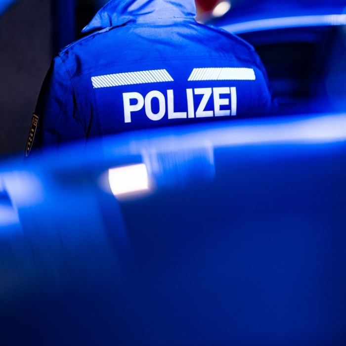 Unfall beim Lieferstopp – Lieferantin von Auto erfasst