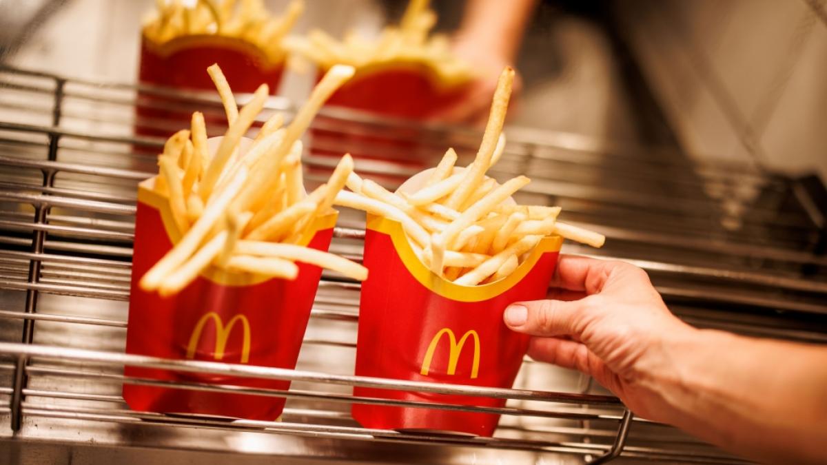 In der Regel werden die Pommes bei McDonald's schon vor der Bestellung vorbereitet - daher sind sie sp&auml;ter oft schon labbrig. (Foto)