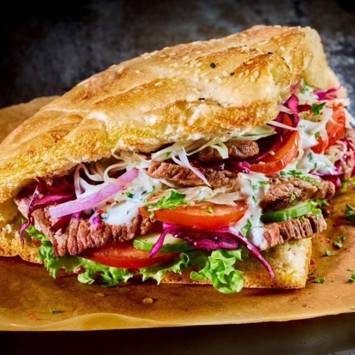 Auch Fälle in Deutschland! Salmonellen-Infektion nach Kebap-Genuss