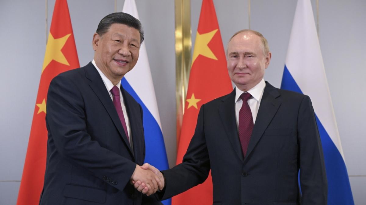 Experten warnen vor den engen Beziehungen zwischen China-Pr&auml;sident Xi Jinping (l.) und Kremlchef Wladimir Putin. (Foto)