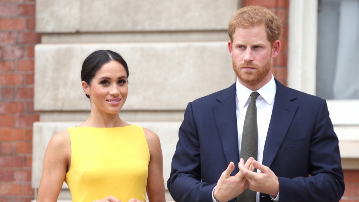 Als Herzogin von Sussex scheint sich Meghan Markle von alten Gewohnheiten verabschiedet zu haben - jetzt spricht sie pl&ouml;tzlich britisches Englisch! (Foto)