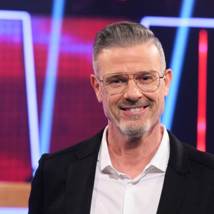 So lebt der Moderator mit seiner Familie heute