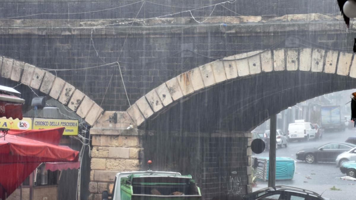 Ein Unwetter-Tief l&auml;sst Sizilien in Regenmassen versinken. (Foto)