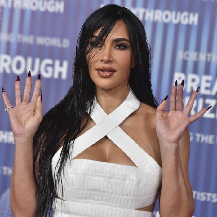 Kim packt Kurven aus - Katy Perry fasst es nicht