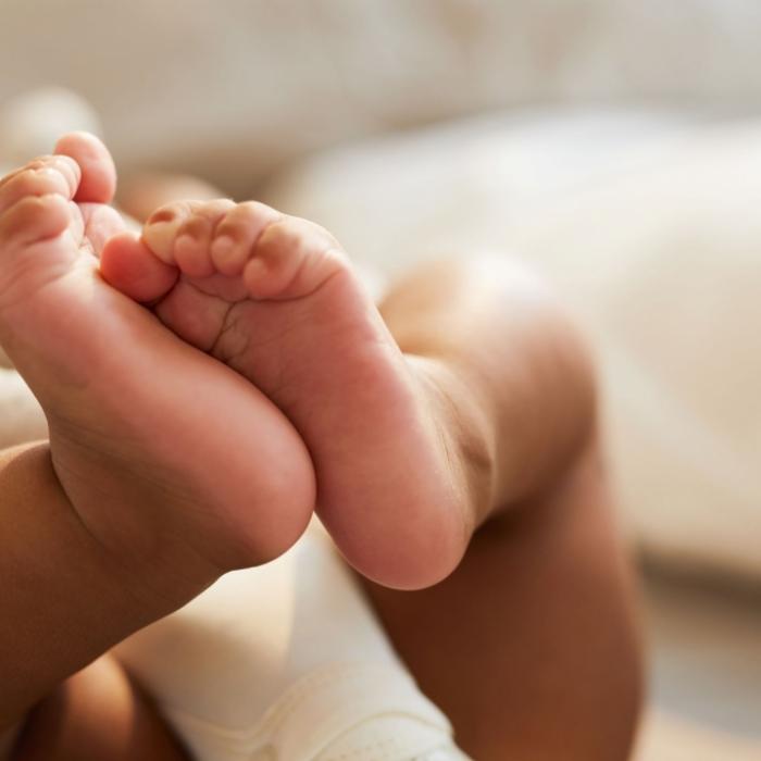 Hungertod droht! Mutter verkauft Baby, damit es nicht verhungert