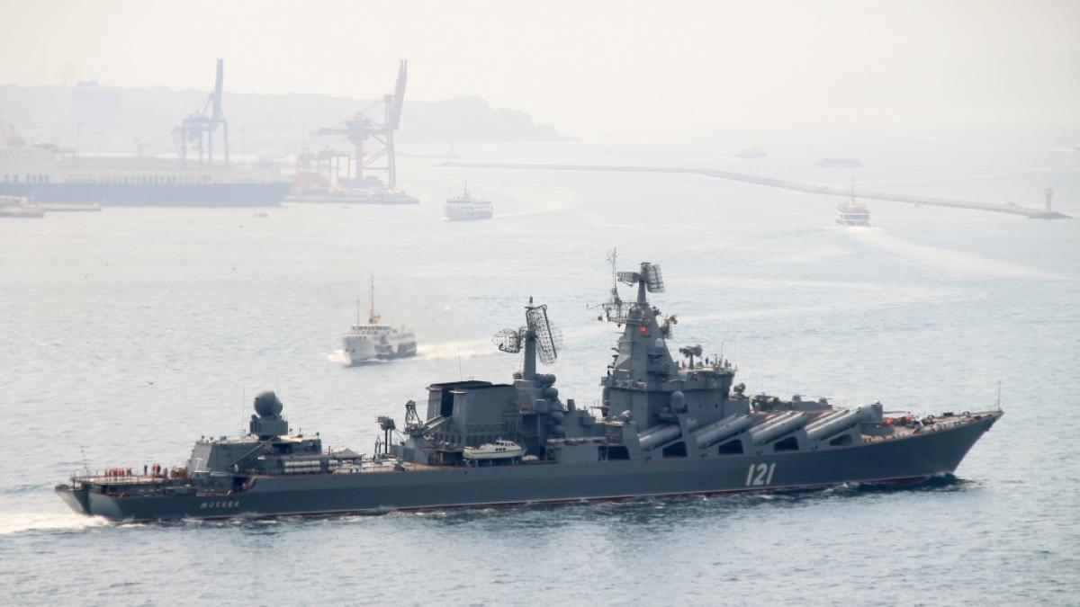 Die Aufnahme zeigt&nbsp;den russischen Lenkwaffenkreuzer "Moskwa" 2014 im Bosporus. (Foto)