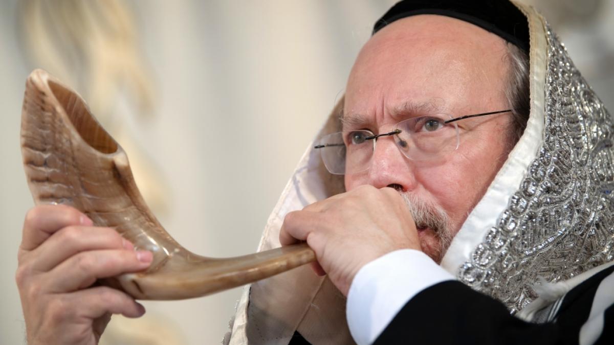 Zum Abschluss des j&uuml;dischen Feiertags Jom Kippur erklingt das Widderhorn Schofar. (Foto)