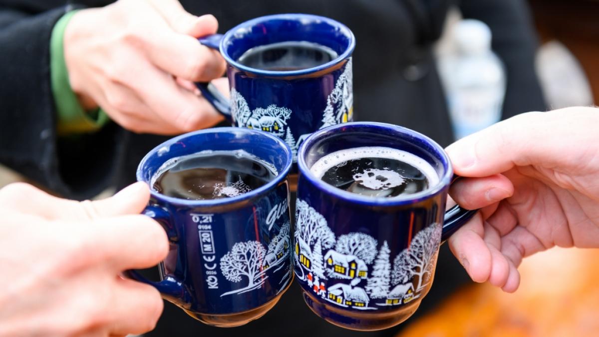 Gl&uuml;hwein ist auf vielen deutschen Weihnachtsm&auml;rkten 2022 deutlich teurer geworden. (Symbolfoto) (Foto)