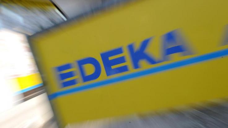 Edeka ruft aktuell mehrere Eistee-Sorten zurück.