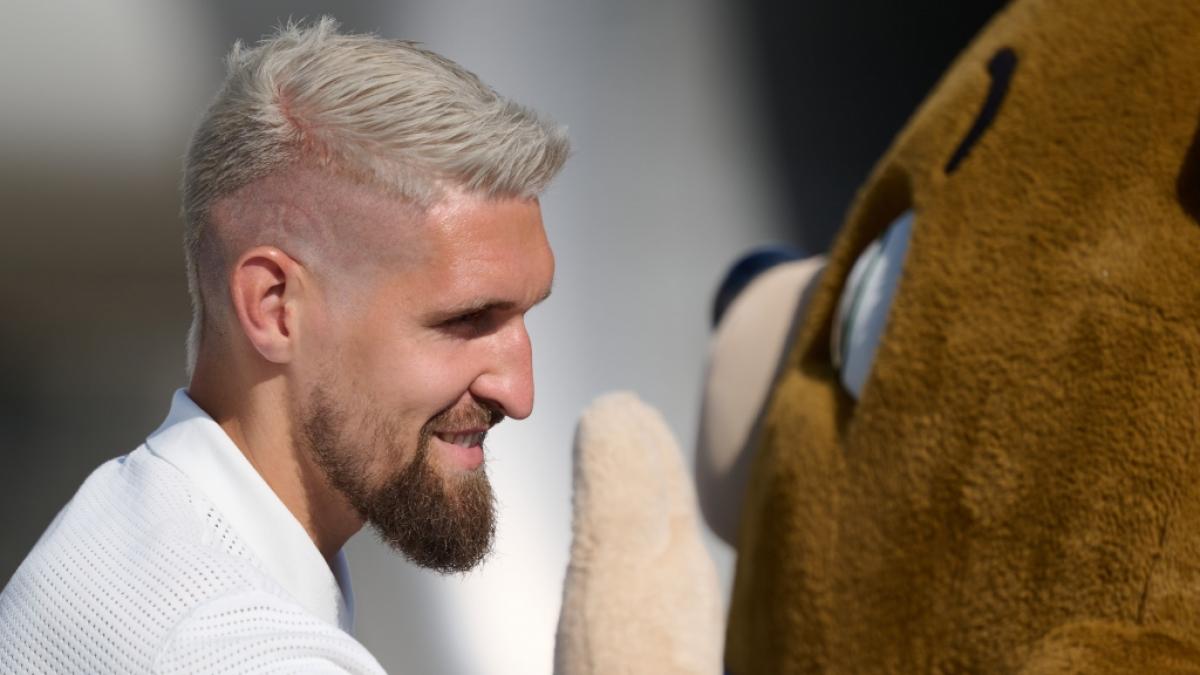 Robert Andrich mit platinblonder Frisur vor dem Achtelfinale gegen D&auml;nemark. (Foto)