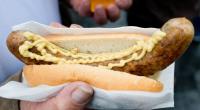 Bratwurst und Bier werden in den Bundesliga-Stadien deutlich teurer.