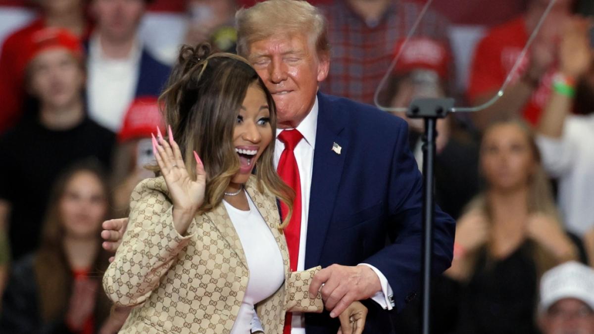Bei seinem Wahlkampfauftritt in Michigan bekam Donald Trump prominente Unterst&uuml;tzung von Rapperin Nicki Minaj. (Foto)