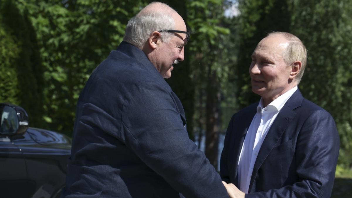 Alexander Lukaschenko (links) und Wladimir Putin gelten traditionell als enge Verb&uuml;ndete. (Foto)