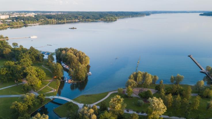Bei einem Badeunfall auf dem Tollensesee wurde einem Schwimmer der Arm abgerissen.