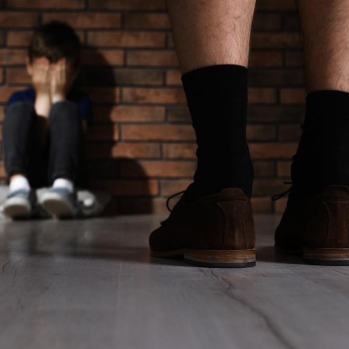 Behinderter Junge (13) von Schul-Mitarbeiter vergewaltigt