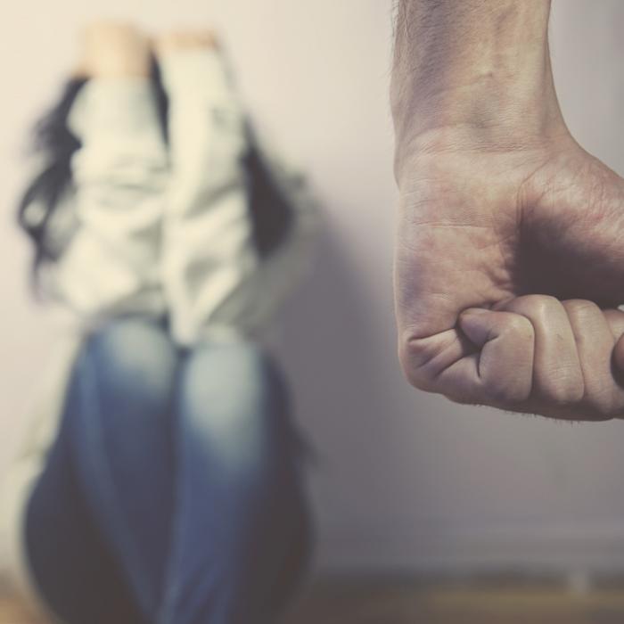 Sie verweigerte Dreier! Pärchen missbraucht Frau brutal
