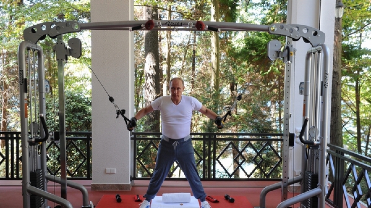 Putin l&auml;sst die Muskeln spielen. (Foto)