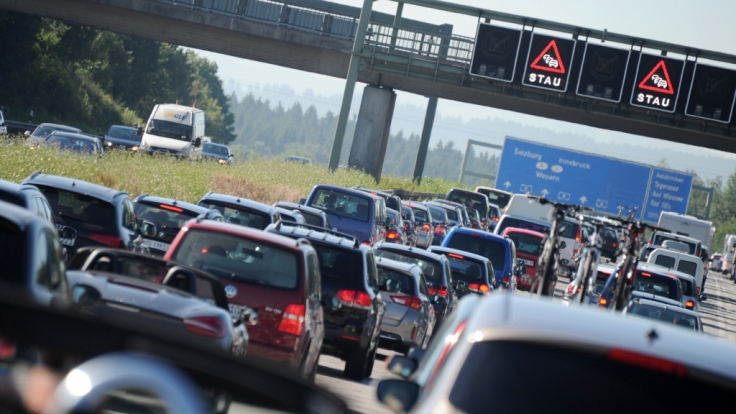 An Fronleichnam wird es eng auf Deutschlands Straßen.