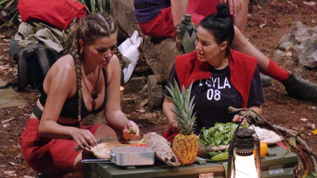 Beim Kochen kommen sich Leyla und Kim endlich etwas n&auml;her. (Foto)