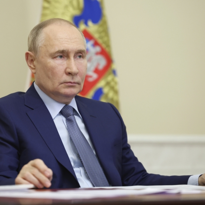Millionen-Rückschlag für Putin: Kreml-Kampfjet am Boden zerschellt