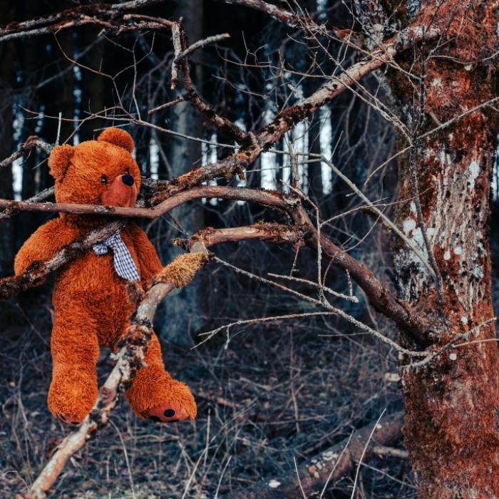 Stiefsohn (5) tot geprügelt und am Fluss vergraben! Paar verschleiert Tat