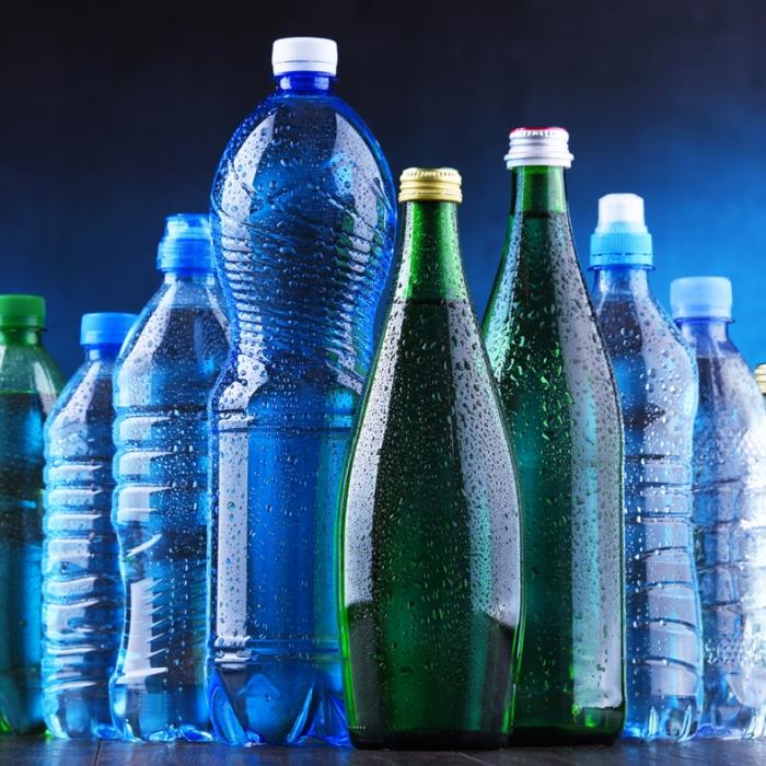 Uran, Nickel und Bor enthalten - Diese Mineralwasser fallen durch den Test