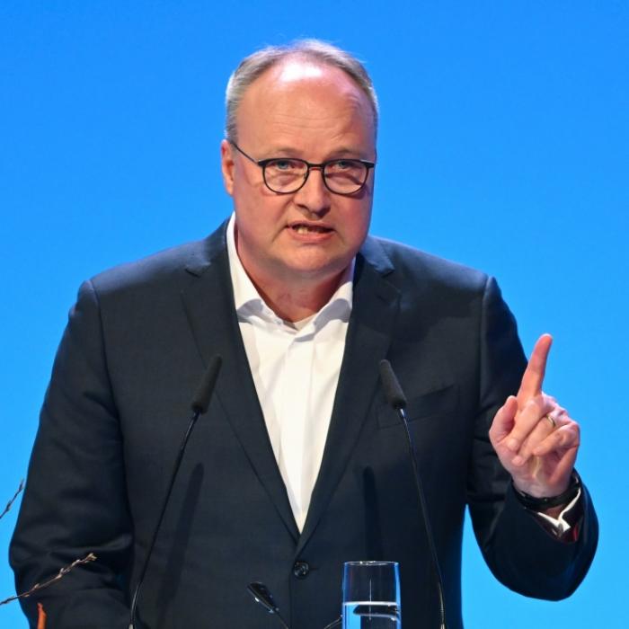 Oliver Welke macht Winterpause! Wann gibt es neue Folgen im ZDF?