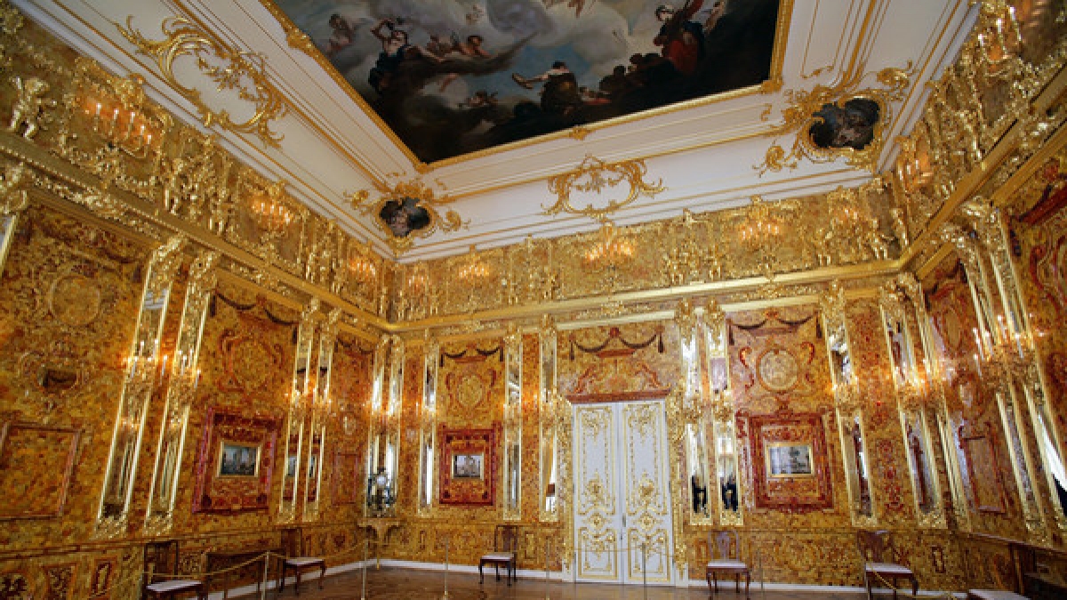 Das nachgebildete Bernsteinzimmer im Katharinenpalast in Puschkin bei Sankt Petersburg. (Foto)