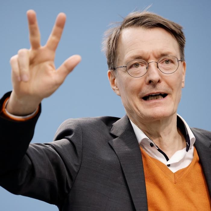 Gesundheitsminister frisch verliebt! Das ist seine neue Freundin