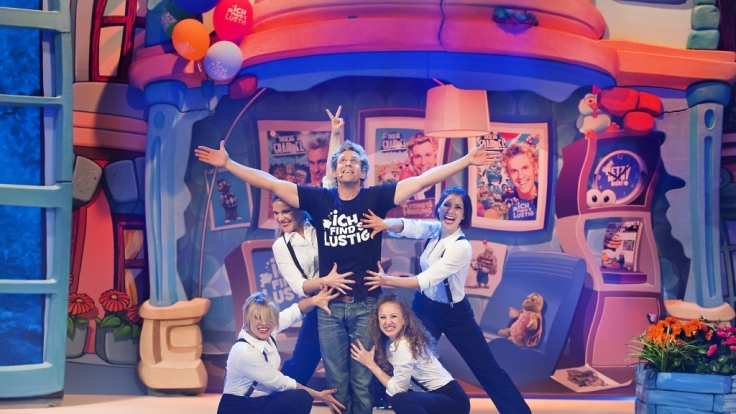 Sascha Grammel bietet dem Publikum eine ausgesprochen unterhaltsame Live-Show mit vielen aufregenden Acts.