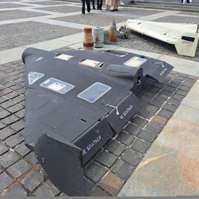 Russische Drohnen fallen in der Luft auseinander