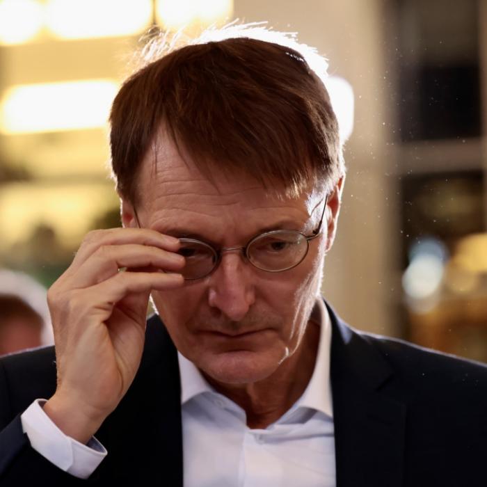 Gesundheitsminister Lauterbach: 2G nur noch mit 3 Corona-Impfungen