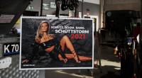 Sophia Thomalla hat sich für den neuen Schüttflix-Kalender erneut schmutzig gemacht.
