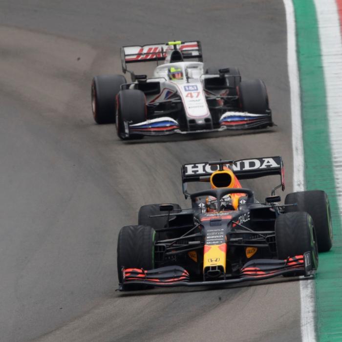 Hamilton gewinnt Rennen in Portugal vor Verstappen