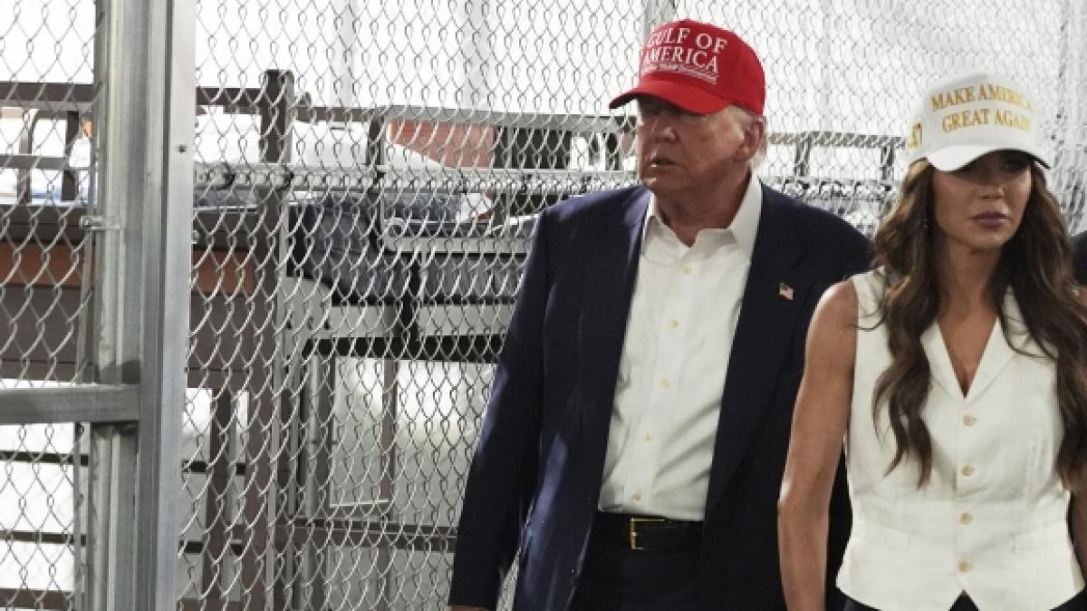 Donald Trump zeigte sich begeistert von den Reitk&uuml;nsten seiner Ministerin Kristi Noem. (Foto)