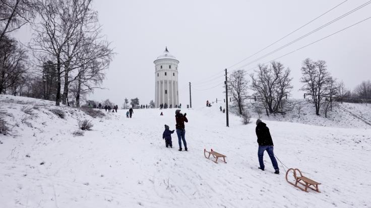 Schneegestöber ohne Ende: Die letzte Januarwoche startet in weiten Teilen Deutschlands mit Frost, Schnee und Regen.
