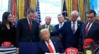 Donald Trump schwärmt im Oval Office von seiner Frau Melania.