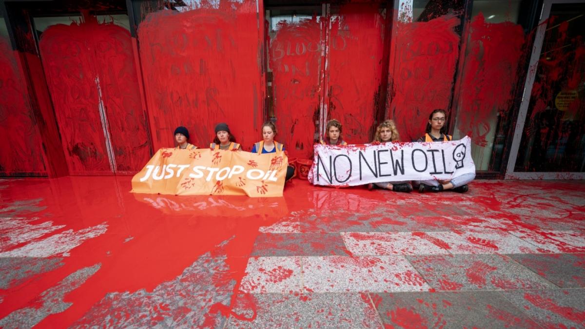 Die Gruppe "Just Stop Oil" setzt sich in Gro&szlig;britannien f&uuml;r den Klimaschutz ein. Jetzt wurden zwei Mitglieder zu mehrj&auml;hrigen Haftstrafen verurteilt. (Foto)