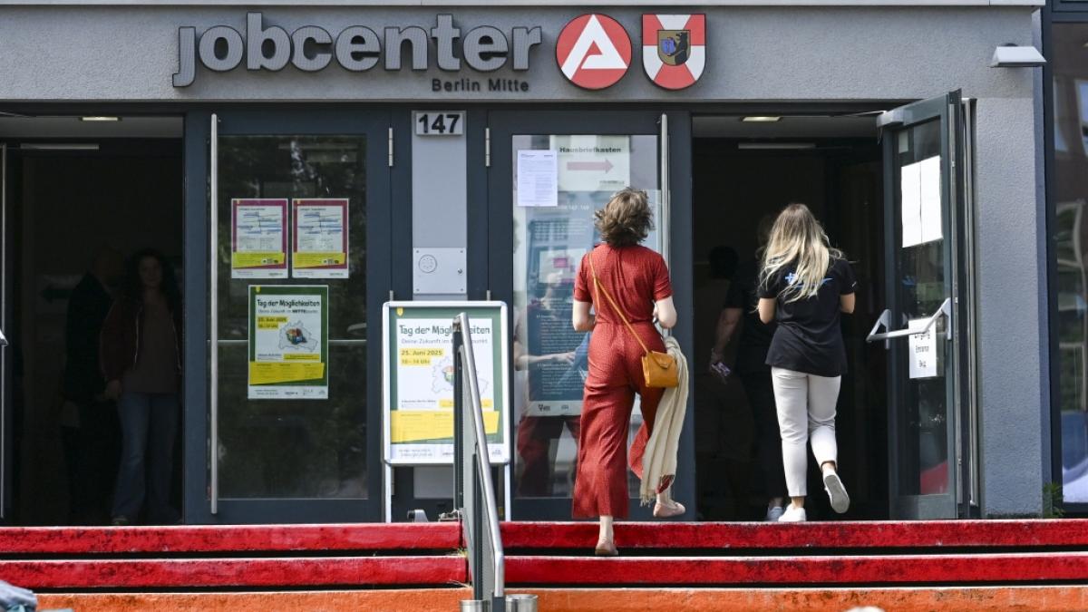 Wer B&uuml;rgergeld bezieht, muss sich nach Pl&auml;nen von Bundesarbeitsministerin B&auml;rbel Bas 2026 auf eine Nullrunde sowie harte Sanktionen gefasst haben. (Foto)